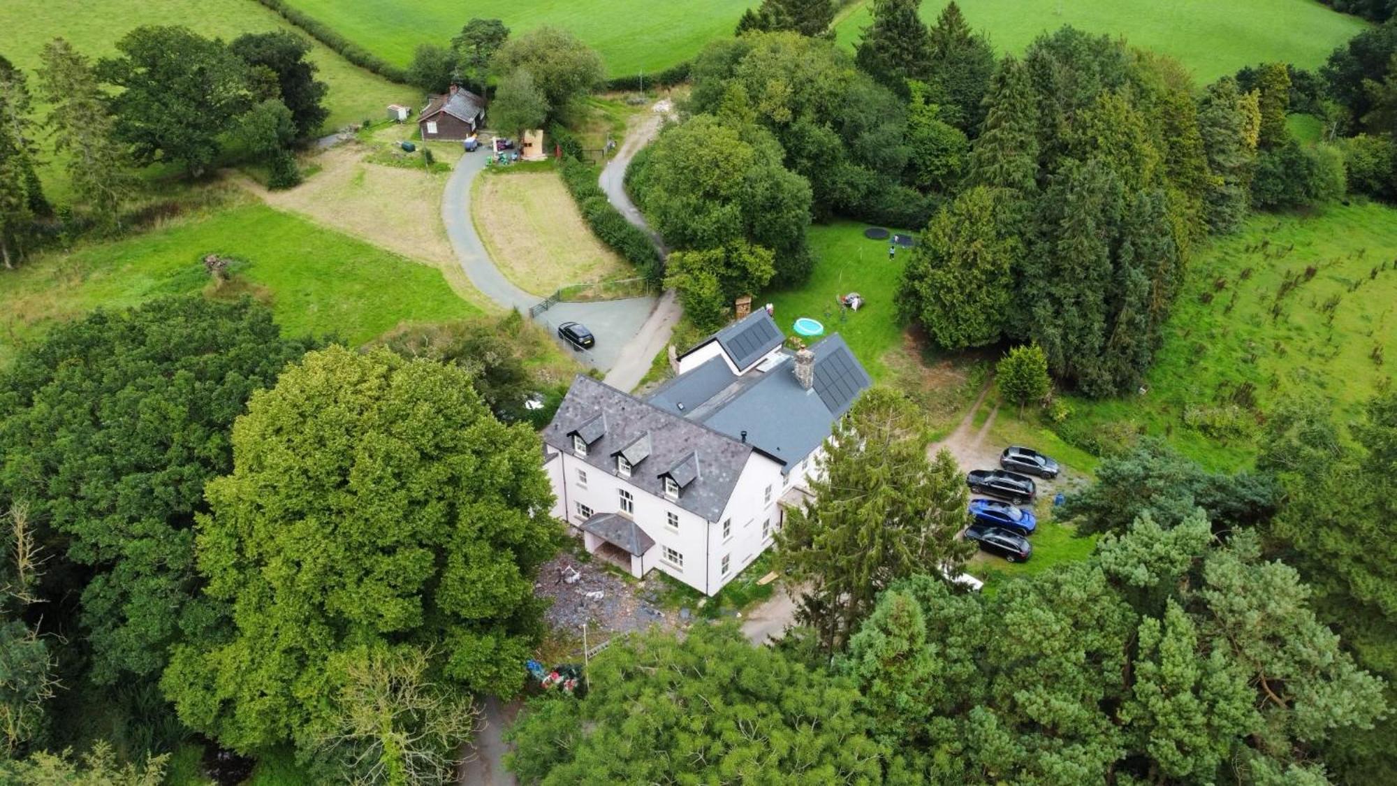 The Pink House Guest House Brecon Exterior photo